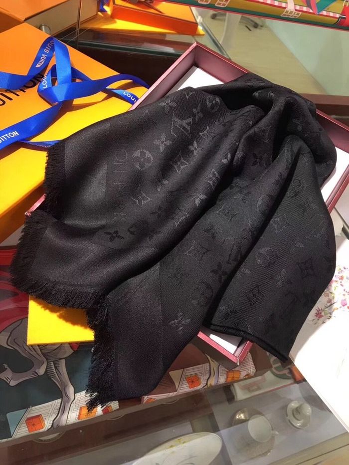 Louis Vuitton Scarf LV00109